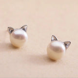 Orecchini a Perno in Argento Sterling con Perla a Design di Gatto