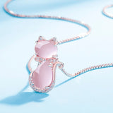 Collana con adorabile gatto in pietra rosa e zirconio