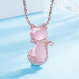 Collana con adorabile gatto in pietra rosa e zirconio